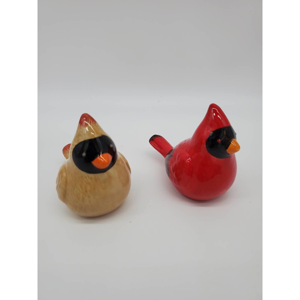 Hallmark - Cardinal Bird Salt and Pepper Shakers